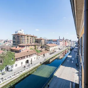 Lovely On The Navigli River By Easylife , Milan Italie